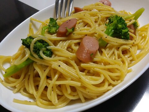 ブロッコリーとウインナーのパスタ
